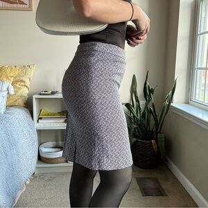 LOFT size 2 tweed midi  skirt with back pleated detail and unique pattern